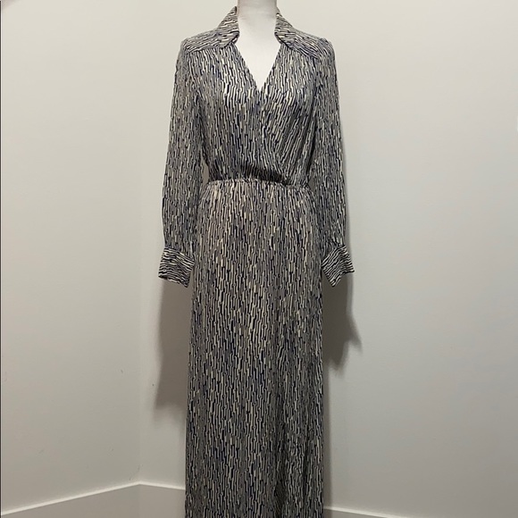 Waverly Grey Dresses & Skirts - Waverly Grey Blue White Print Maxi Dress